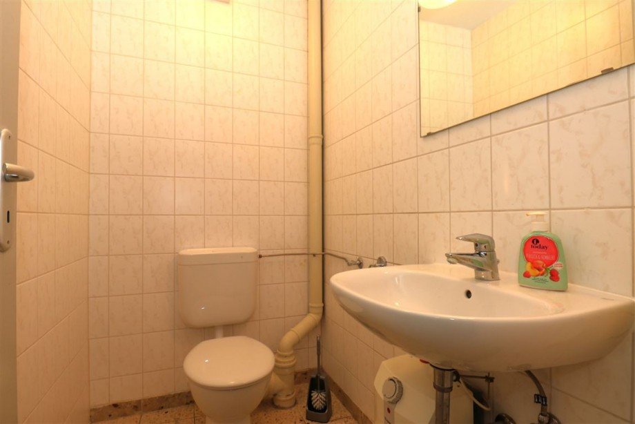 Mitarbeiter WC Erdgeschoss Wohn- / Gesch�ftshaus Sontra