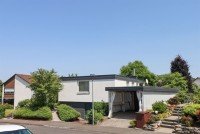 Bild (1139393333d60c61caa52d4790a66480): Begehrte Wohnlage: Gro�z�giger Winkelbungalow mit sch�nem Garten und Garage