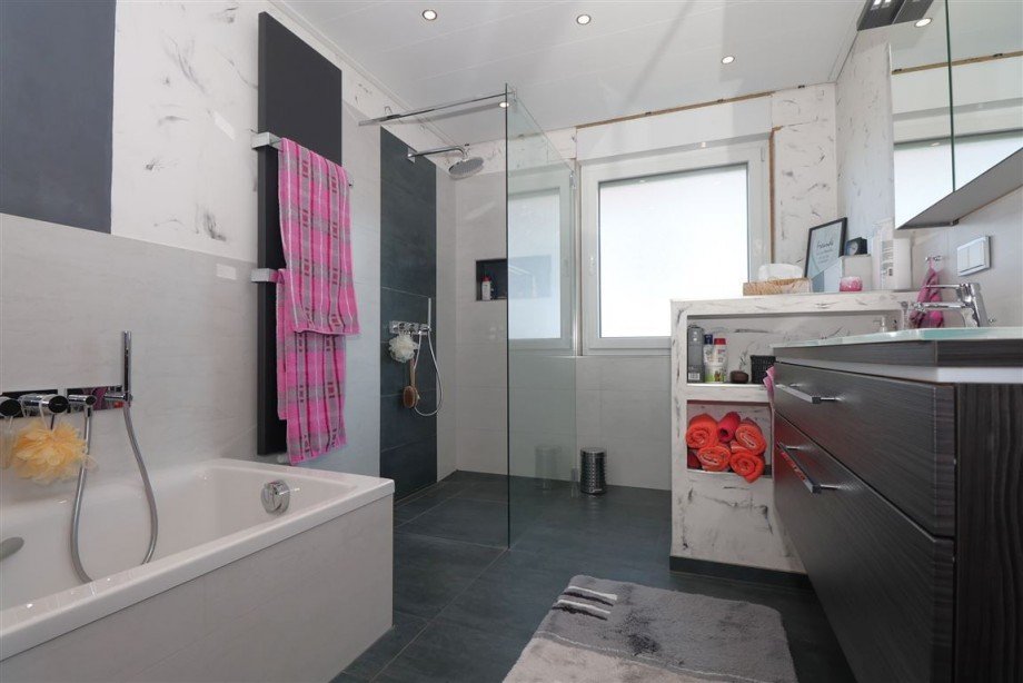 Badzimmer Erdgeschoss Zweifamilienhaus Sontra