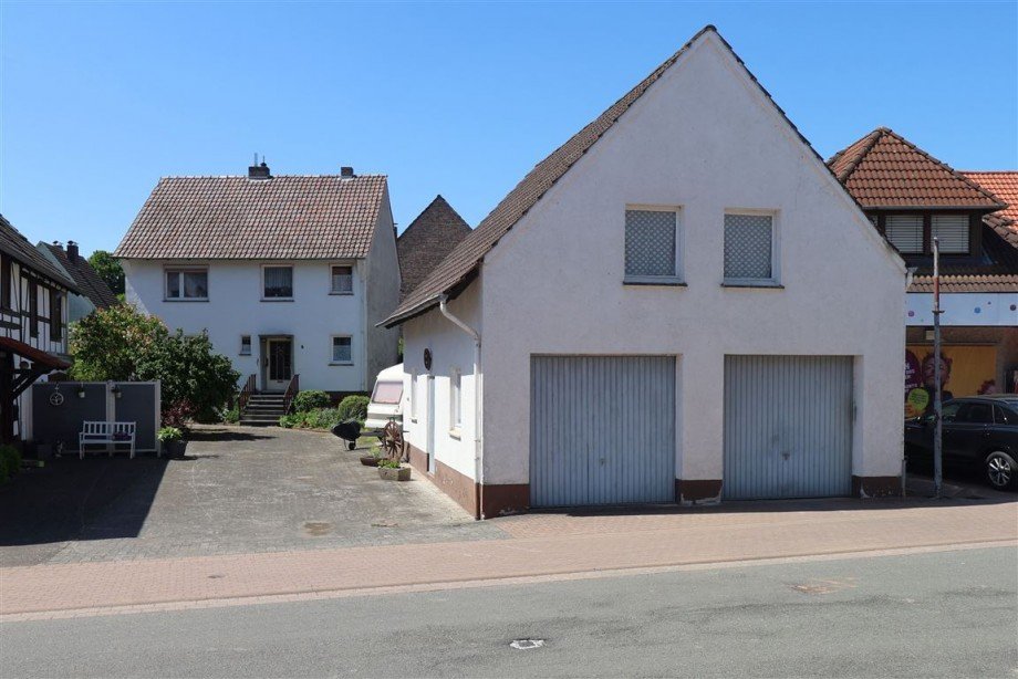 Garagen mit Wohnhaus Einfamilienhaus Berkatal