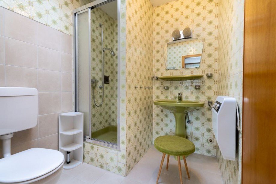 Badezimmer Dachgeschoss Reihenmittelhaus Waldkappel