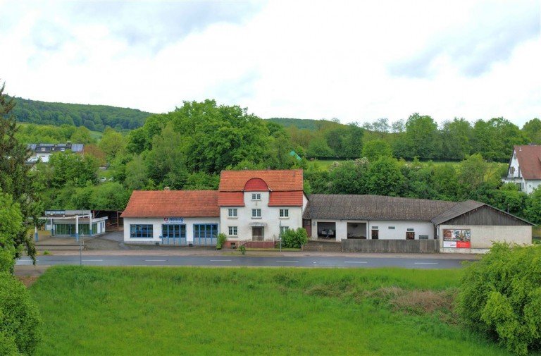 Vorderansicht Waldkappel Wohn- / Gesch�ftshaus Gro�z�giges Einfamilienhaus mit Werkstatt, Nebengeb�uden und vielseitigen Nutzungsm�glichkeiten