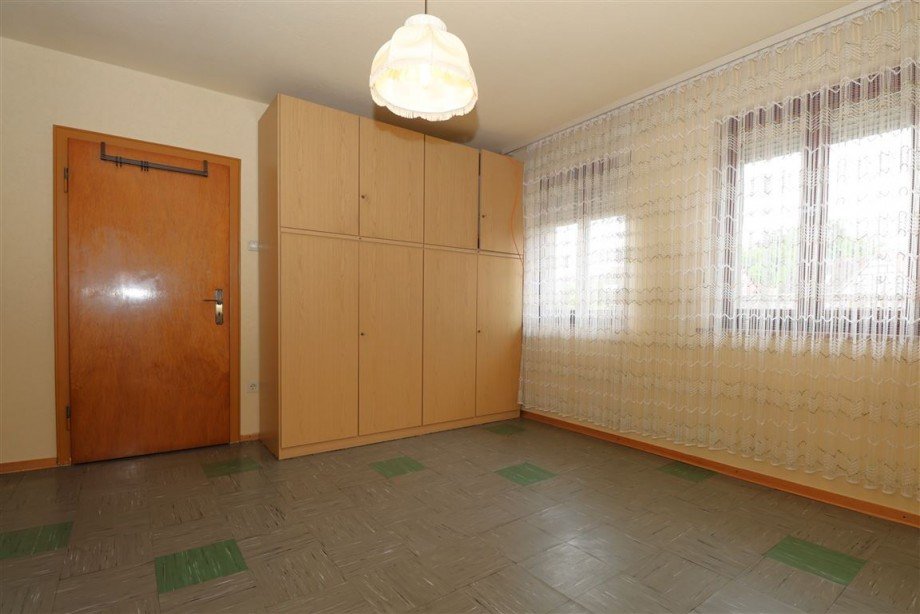 Vorderhaus Schlafzimmer Obergeschoss Zweifamilienhaus Waldkappel