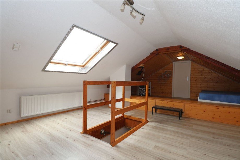 Neubau Zimmer Spitzboden Zweifamilienhaus Waldkappel