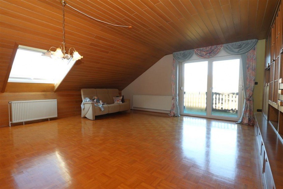 Wohnzimmer Dachgeschoss Zweifamilienhaus Sontra