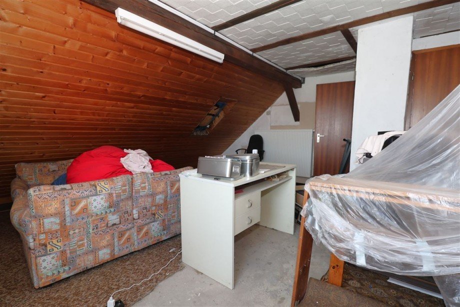 gro�es Zimmer Dachgeschoss Einfamilienhaus Berkatal