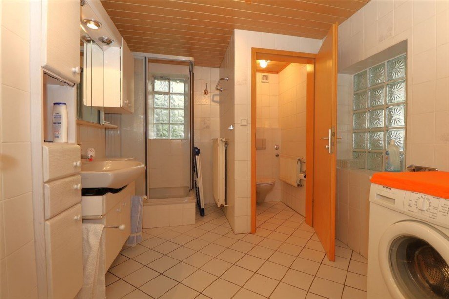 Badezimmer Erdgeschoss Doppelhaush�lfte Eschwege