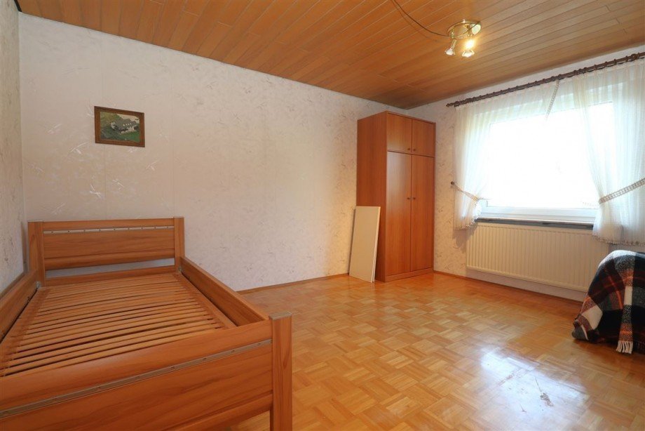 Zimmer Untergeschoss ELW Zweifamilienhaus Sontra