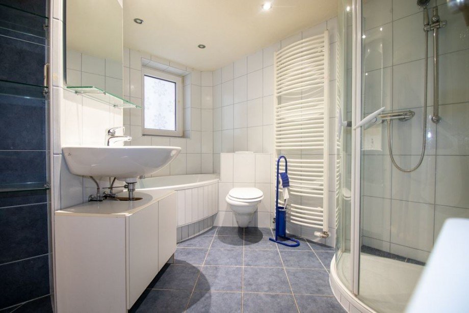 Badezimmer 2. Obergeschoss Reihenendhaus Hessisch Lichtenau