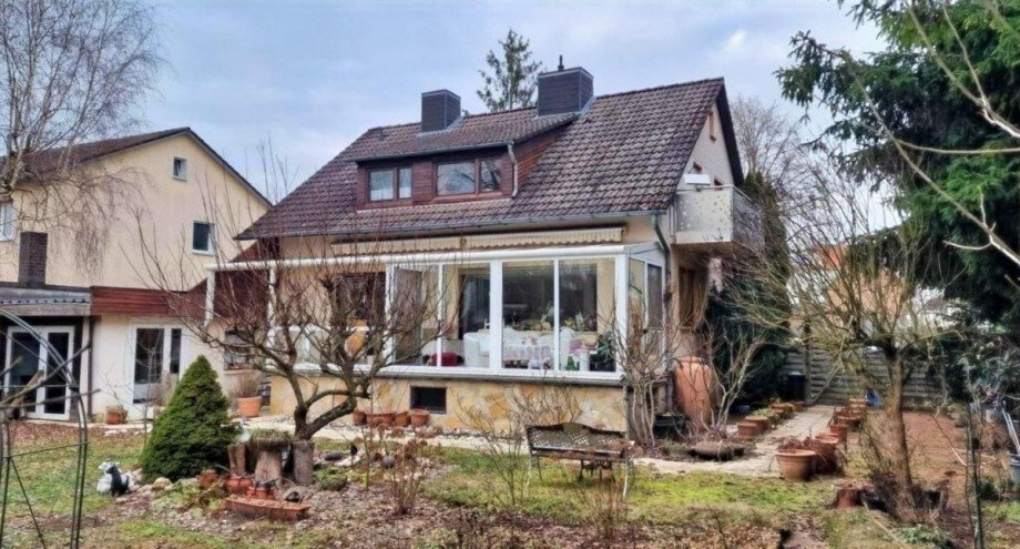 R�ckansicht Fr�hjahr Einfamilienhaus Meinhard