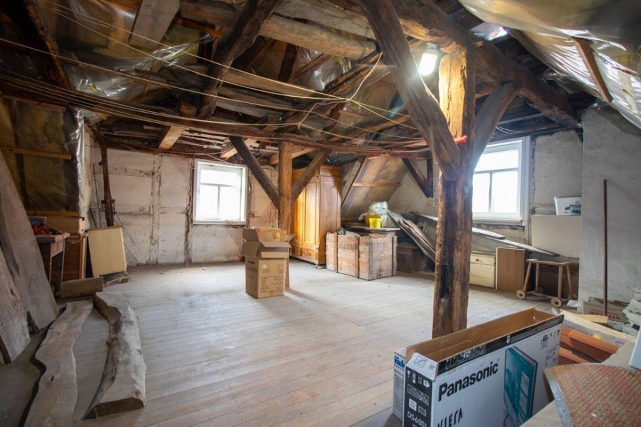 Dachboden (Eichenholz) Reihenendhaus Hessisch Lichtenau
