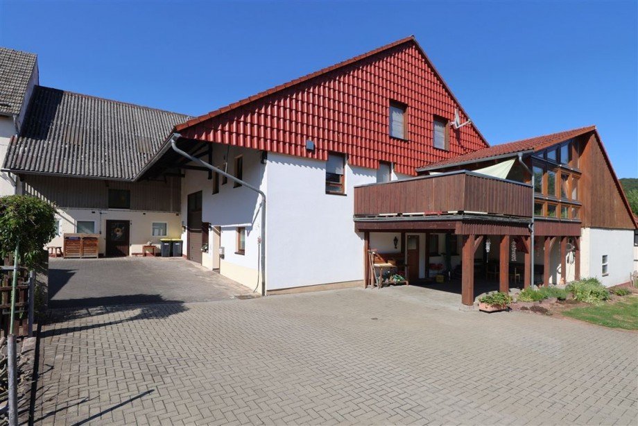 Neubau und Scheune Zweifamilienhaus Waldkappel