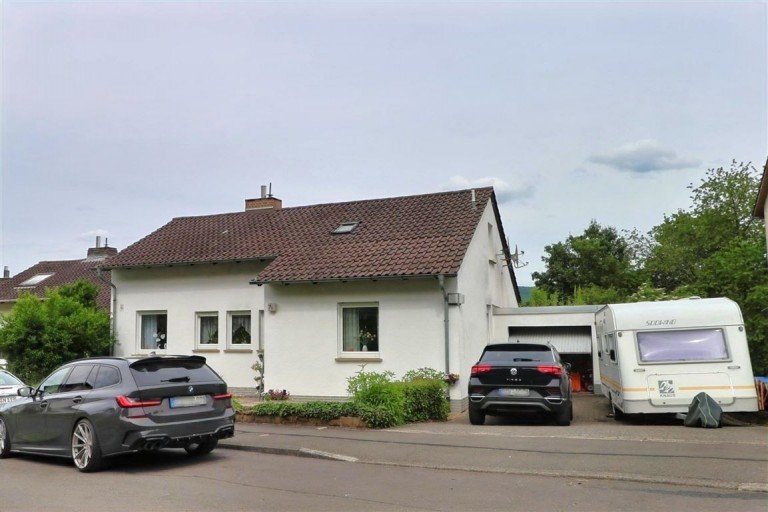 Vorderansicht Bad Sooden-Allendorf Reihenendhaus Einfamilienhaus mit Einliegerwohnung zur Kapitalanlage oder Eigennutzung