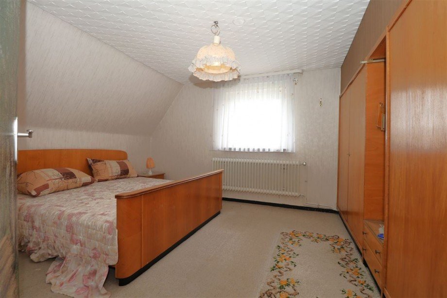 Schlafzimmer Dachgeschoss Doppelhaush�lfte Eschwege