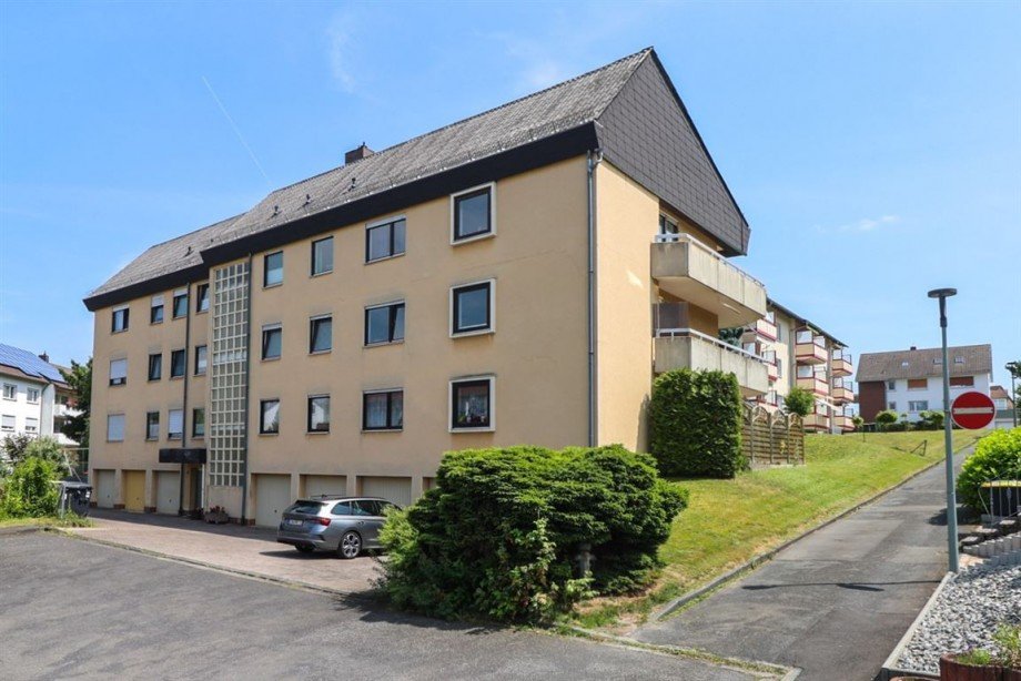 Hauseingang mit Garagen Etagenwohnung Eschwege