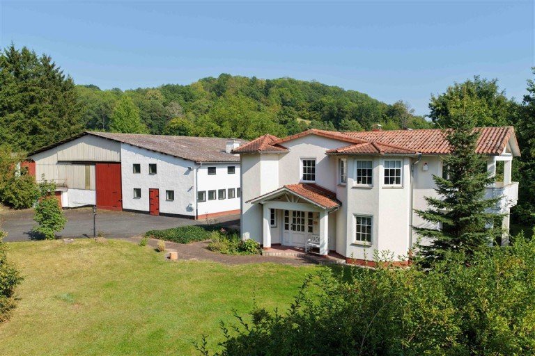 Aussiedlerhof Meinhard Einfamilienhaus L�ndliche Ruhe, gro�z�gige Fl�chen, vielseitige Nutzungsm�glichkeiten: Einzigartiger Aussiedlerhof in idyllischer Alleinlage