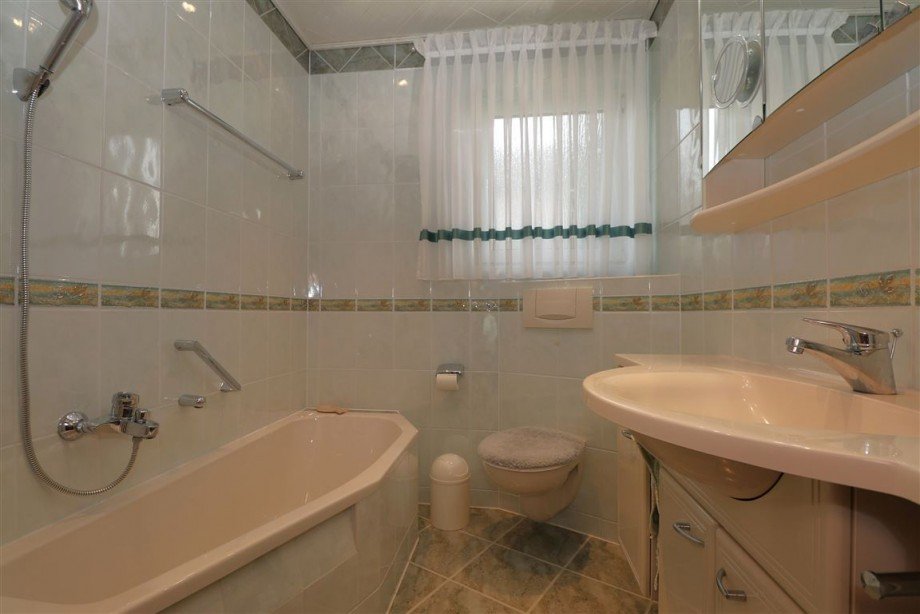 Badezimmer Erdgeschoss Einfamilienhaus Mei�ner