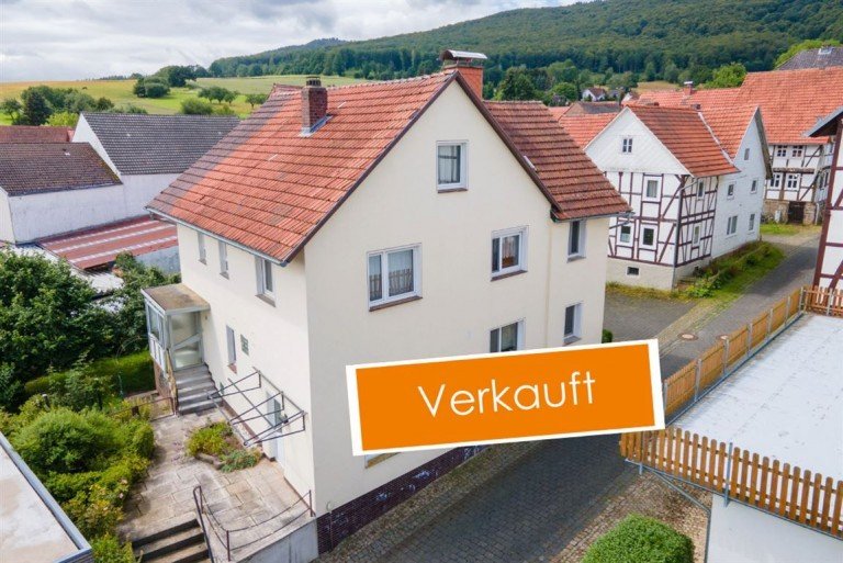 Verkauft-Frankenhain Schulstra�e 3 Berkatal Einfamilienhaus Ger�umig, bezahlbar und ruhig gelegen: Massives Ein- bis Zweifamilienhaus mit Garten und Garage