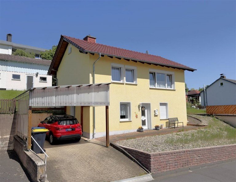 Vorderansicht Berkatal Einfamilienhaus Sch�ne Aussicht, guter Zustand: Einfamilienhaus in ruhiger Lage