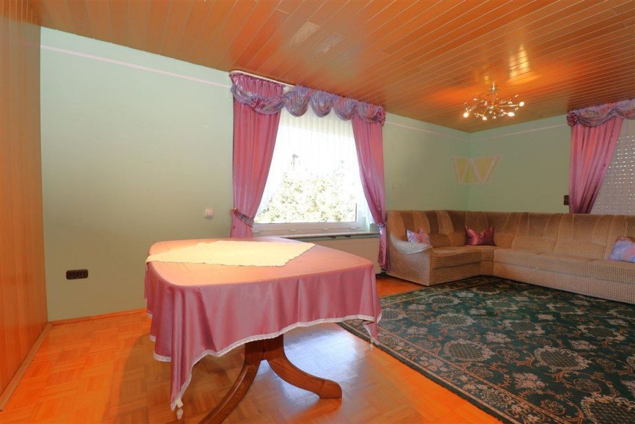 Wohnzimmer Untergeschoss Zweifamilienhaus Sontra