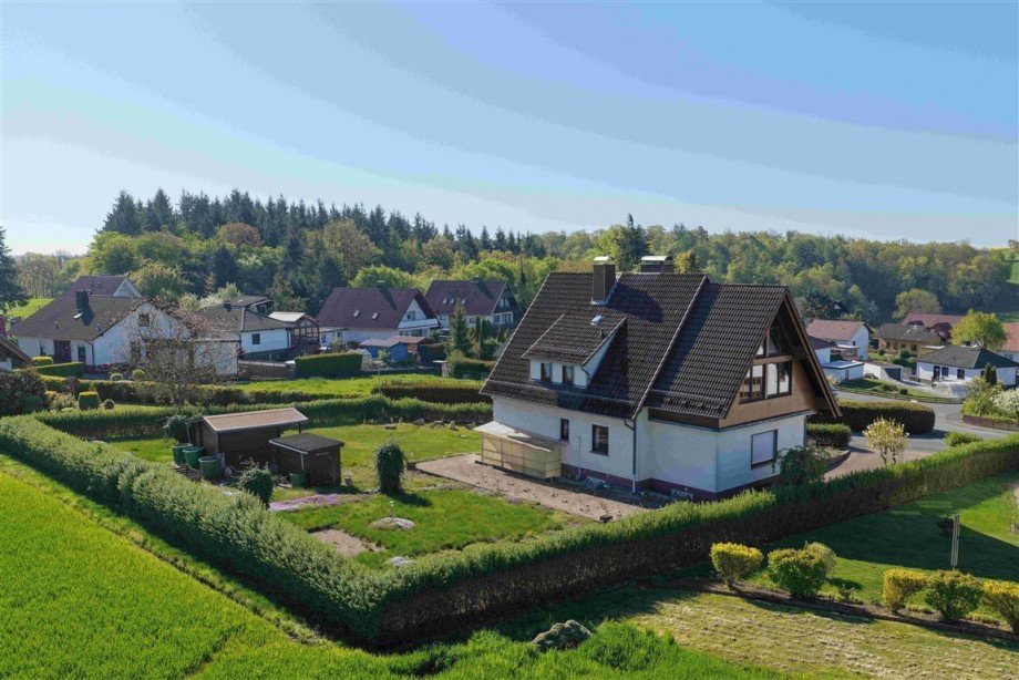 Seitenansicht Drohne Einfamilienhaus Berkatal