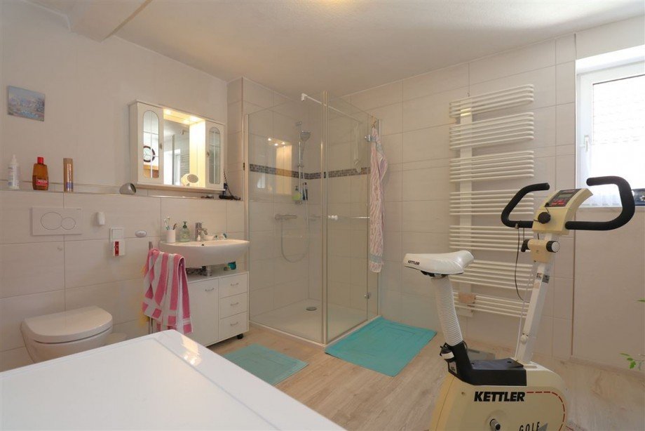 Badzimmer 1. Obergeschoss Einfamilienhaus Eschwege