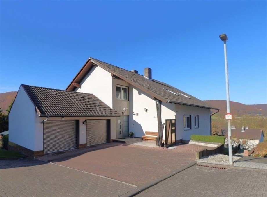 Garagenansicht Zweifamilienhaus Sontra