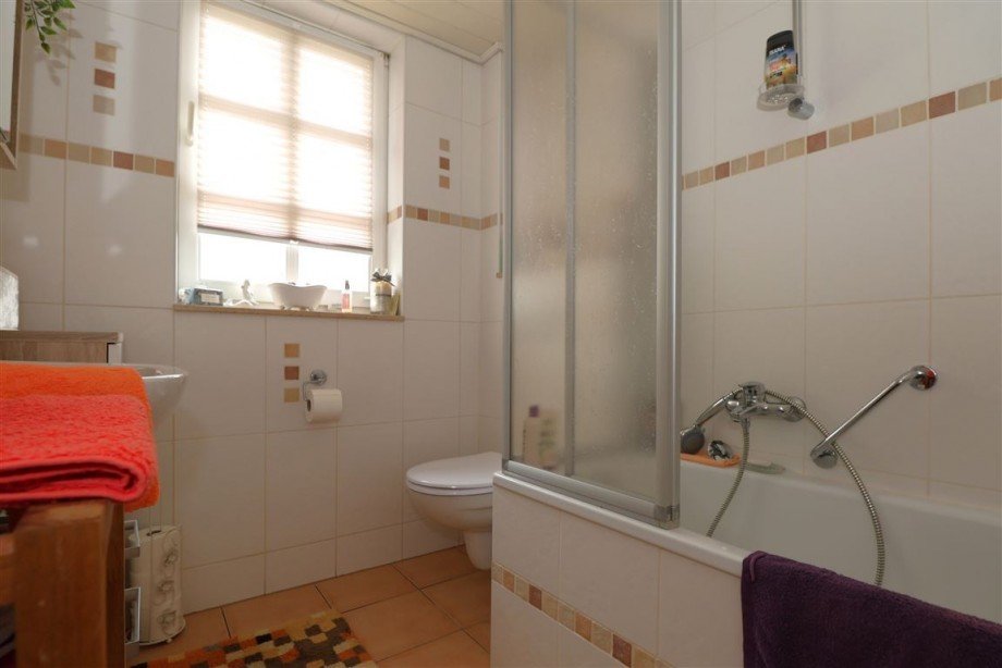 Badezimmer 2. Obergeschoss Wohn- / Gesch�ftshaus Sontra