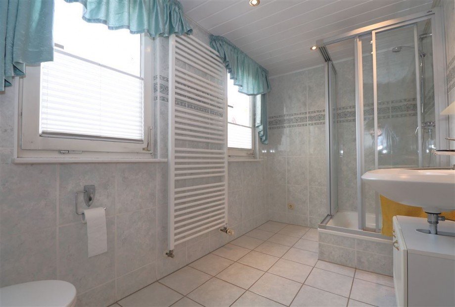 Badezimmer 1. Obergeschoss Reihenendhaus Eschwege